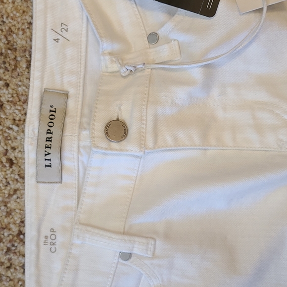 Liverpool Avery Crop in Atrium White with destruction - Picture 13 of 16